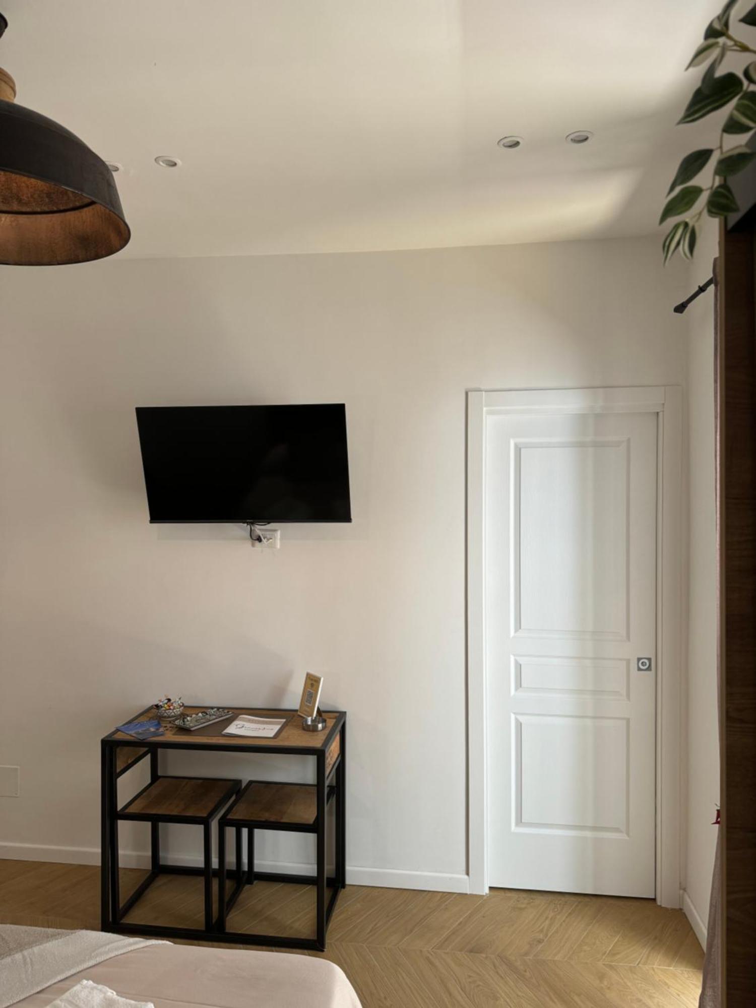 Gennarino Apartments - Panorama Suite With Balcony And Urban Loft نابولي المظهر الخارجي الصورة
