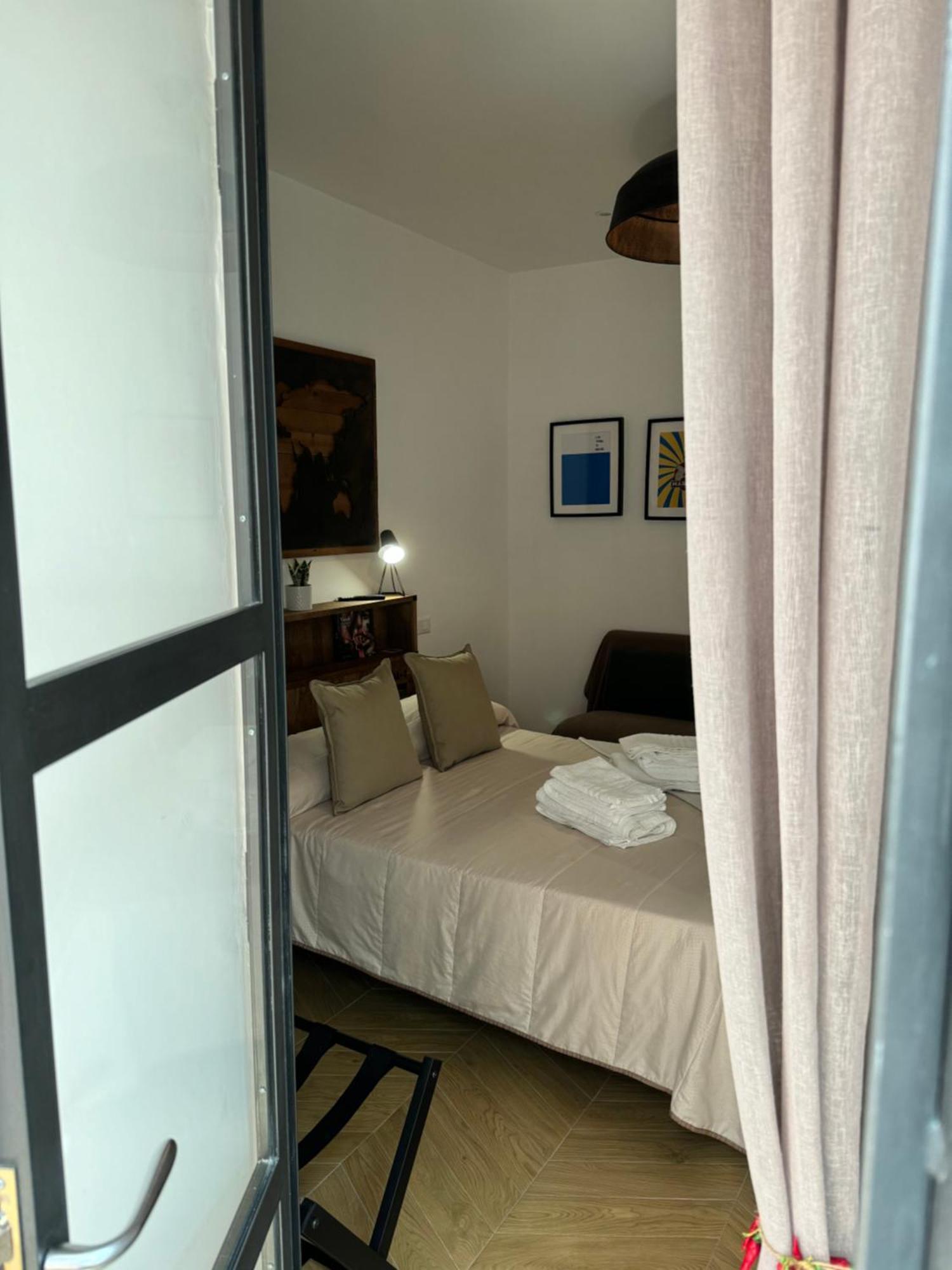 Gennarino Apartments - Panorama Suite With Balcony And Urban Loft نابولي المظهر الخارجي الصورة
